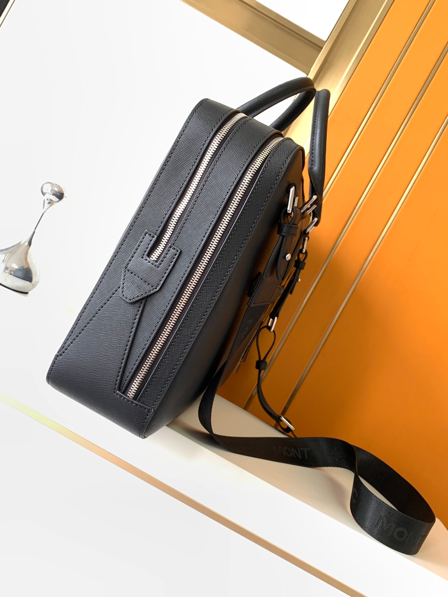 Bolsas de Mão Masculinas de Lu - Luxury Bags For Sale avaliação e preço